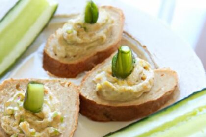 Refreshing Cucumber & Hummus Toast: A Healthy Snack Delight
